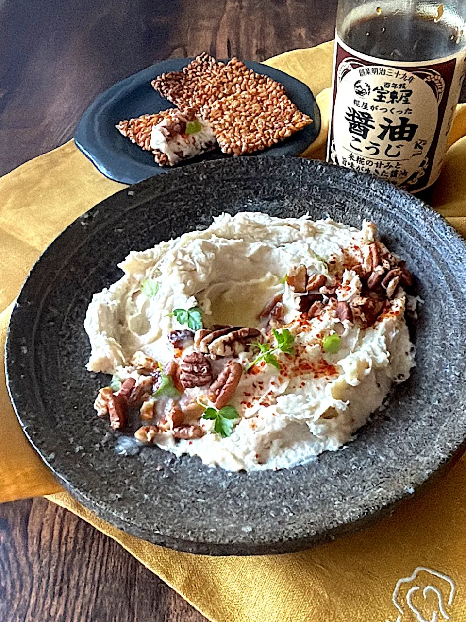 里芋のフムス風&醤油こうじ玄米せんべい|とんちんさん