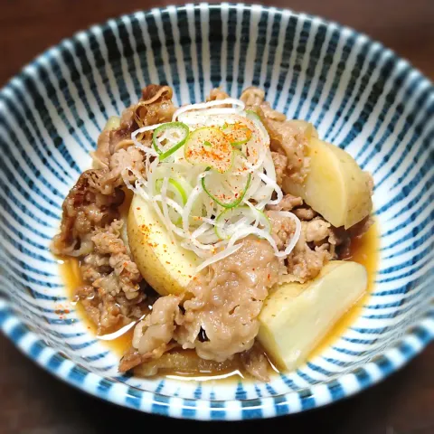 「冷凍牛丼の具」を使ってみたSnapdishの料理・レシピ写真:モ〜時間ないから新じゃが牛煮🤣🐂🥔