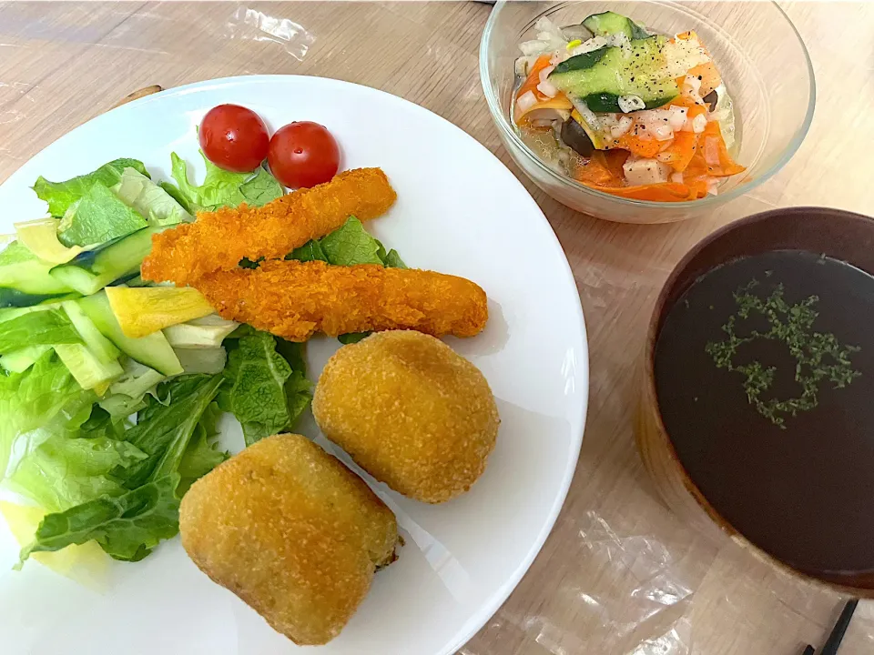 クリームコロッケ、きのこと野菜のマリネ、オニオンスープ|もーやんさん