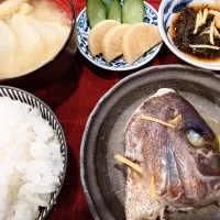 鯛のかぶと煮定食| 伊藤央さん