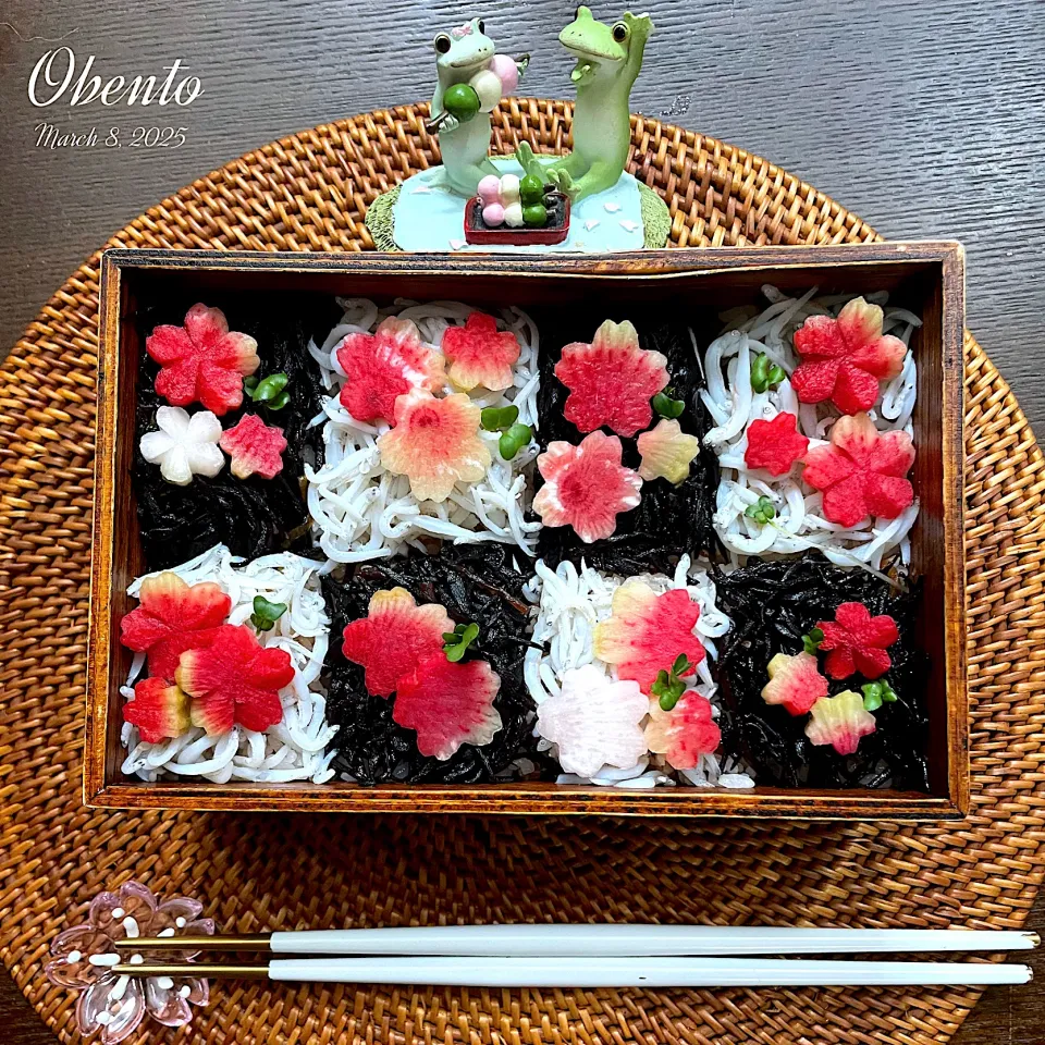 モノトーンなお弁当🍱|まぁちゃんさん