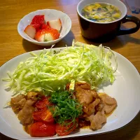 豚肉のトマトしょうが焼きと、いちごと、たまごスープ|もえさん