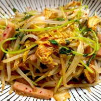 もやしと豆苗、スパムのキムチ炒め|Yanさん