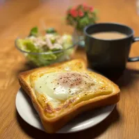 3/8の朝食　目玉焼きトースト