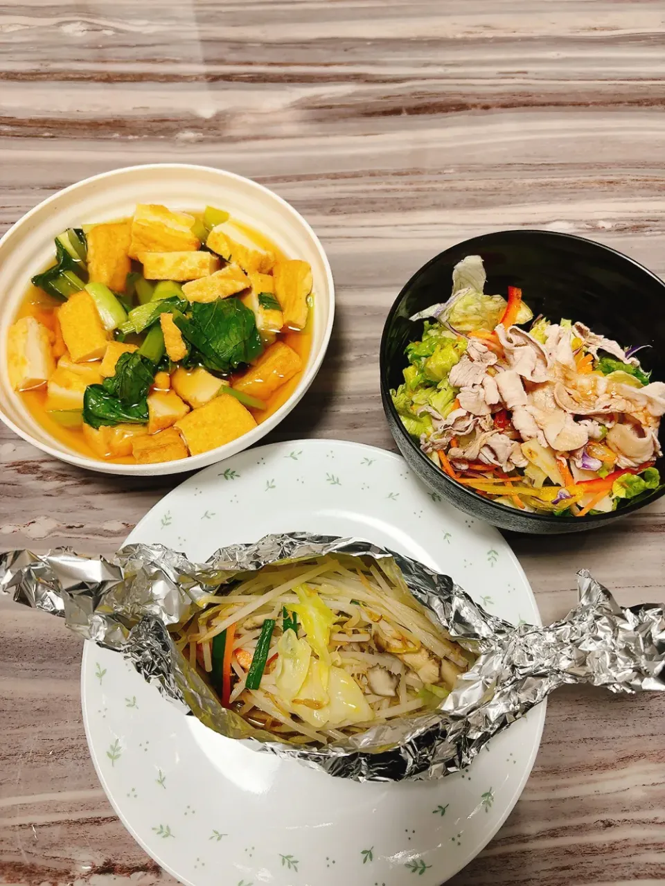 鮭のホイル焼き　冷しゃぶサラダ　おひたし|ひとみさんさん