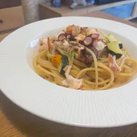 タコと冷蔵庫の余り物のパスタ|いがをさん