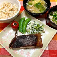 シマホッケ焼き、菜の花ポテトサラダ、きのこポン酢、白菜のエノキのお味噌汁、茹でスナップエンドウ|jackybeanさん