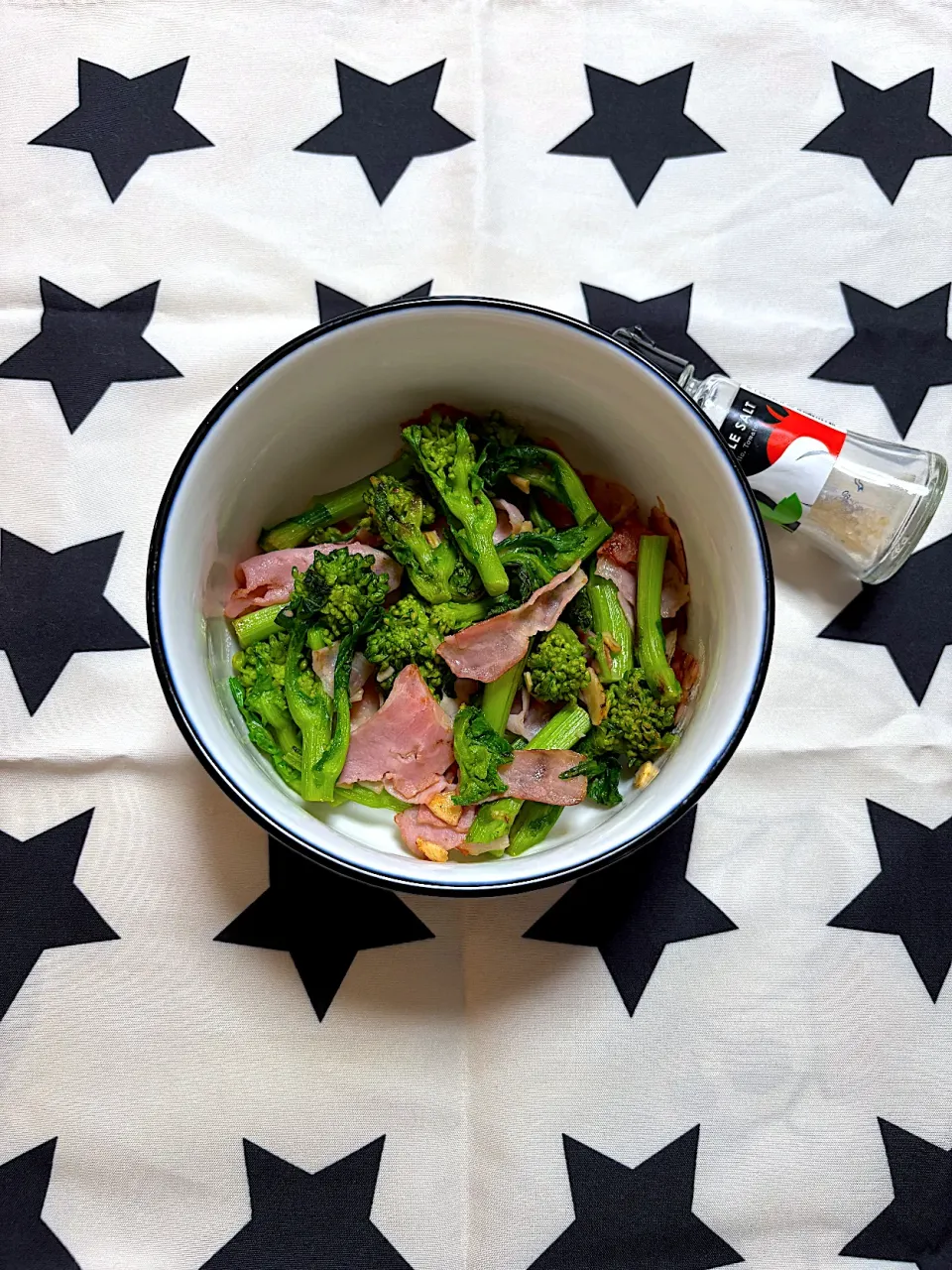 菜の花とベーコンのガーリック炒め♡︎ʾʾ|◡̈︎*♚︎‧SHIHOさん