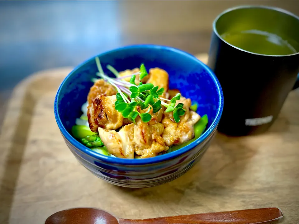 ガリバタチキン丼|カエルミちゃんさん