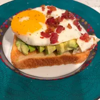 Avocado Bacon crumble Egg Toast|🌺IAnneさん