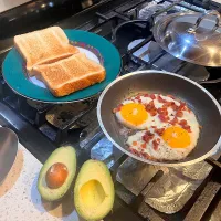 Making Avocado Bacon Egg Toast|🌺IAnneさん