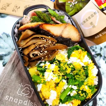 Snapdishの人気料理写真:@きなこさんの料理 @きなこさんの料理 アッチさんの料理 菜の花ごはん→→🔷🐟鰆一夜干しいり🌼菜の花ごはん弁当🍱🔷