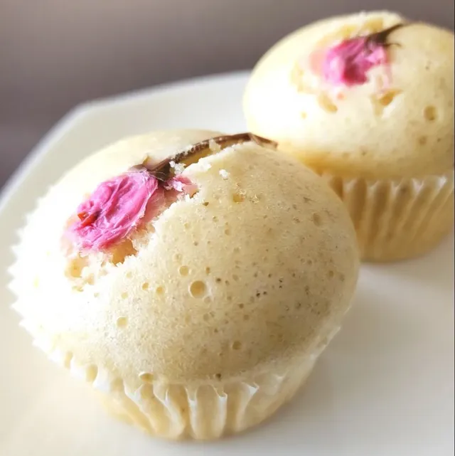Snapdishの料理・レシピ写真:さくら蒸しパン｜おうち桜スイーツも満開です🌸