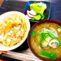 湯葉の炊き込みご飯と豚汁の簡単朝ごはん🍚|KANAさん