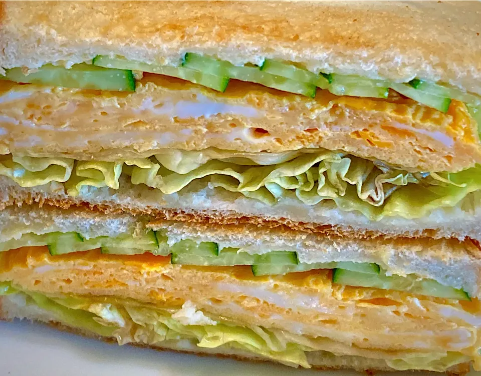 今朝は久しぶりに                                                       トースト&サンド(🥬🍳🥒)|mottoさん