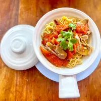 Yellow noodles with roast duck in a clay pot💜บะหมี่เป็ดย่าง|💟Lookbua Chiangmai Thai Food💟さん