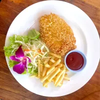 Fried Dolly Fish with French Fries💜ปลาดอลลี่ทอด เฟร้นฟราย|💟Lookbua Chiangmai Thai Food💟さん