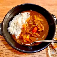 「カレーライス」🍛
トマトカレーに豚汁と 常備菜を添えて 晩ごはん💦|ばくあんしゃさん