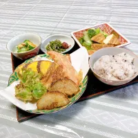 grandmaの晩ごはん☆ 今夜は裏の土手に蕗のとうが出てくれたから天ぷらを
青菜のアッサリ煮
…酢の物で頂きます|kaoriさん