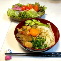 ゴロッと鶏胸肉のガパオうどんアボカド添え|マニラ男さん