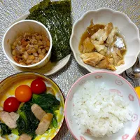 (3/11) 4歳児の昼ご飯　　　　　　　　　　　鯛の煮物、小松菜&無えんせきウィンナーの炒め物、ミニトマト、納豆&梅干しの和え物、海苔|Kahoさん