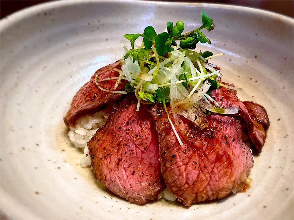 ローストビーフ丼|料理研究家  TEEさん
