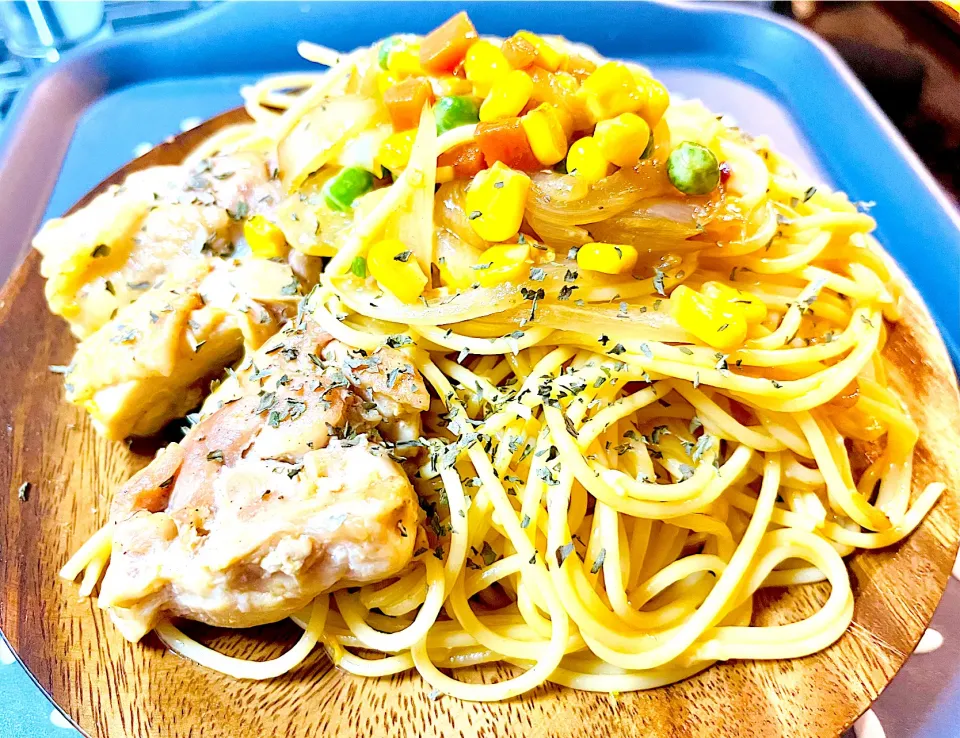 チキンぺぺたまパスタです🍝|さくたろうさん