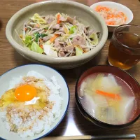 野菜炒め・酢の物・たまごかけご飯・水餃子🌺|chiyukiさん