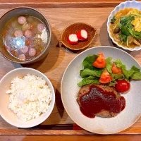 夜ご飯(ハンバーグ、野菜の卵とじ、カニカマ、セロリスープ)|cocomikaさん