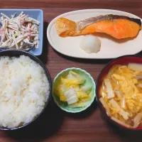 今日の朝ごはん（ごはんは千葉県産コシヒカリ、焼鮭、ごぼうサラダ、エリンギと油揚げと玉子のみそ汁、白菜漬）| Mars＠釜飯作り研究中さん