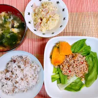 チンゲン菜のひき肉あんかけ♡かぼちゃの煮物♡カレーポテサラ♡わかめと卵の中華スープ♡|まゆかさん