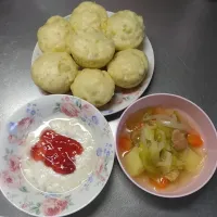 バナナ蒸しパン、ポトフ、ヨーグルト😋🍴