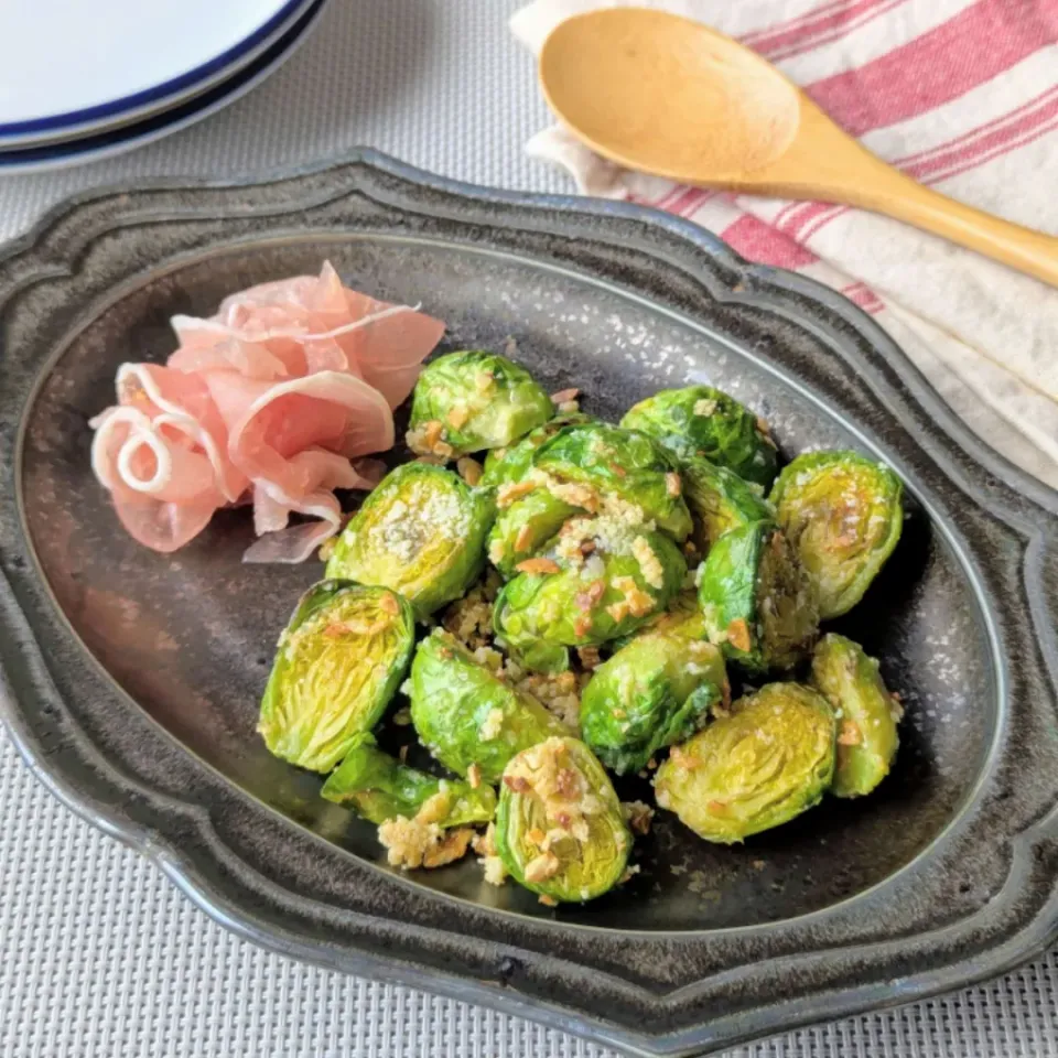 芽キャベツのガーリックチーズ炒め|家飲み♥ちよ｜旧ぶりてりあさん