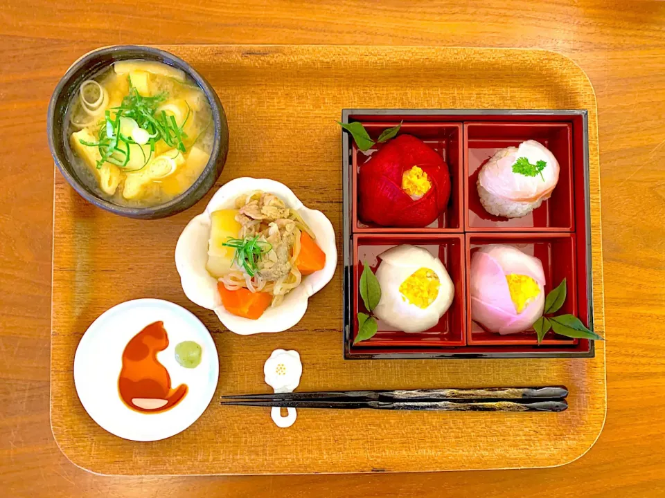 椿の手まり寿司のおぼんごはん|すずさん