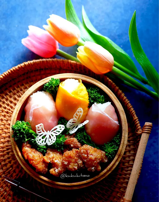 Snapdishの料理・レシピ写真:チューリップおにぎり弁当｜🌸春のお花見はお弁当から🌸