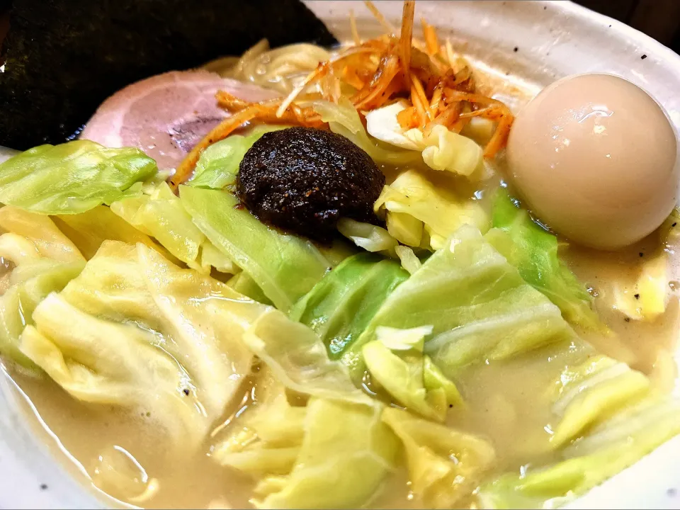 【2013年創業】
「　」(俗称:無銘)
熟成練り醤油らーめん (900円)
＋大盛 (無料)
＋味玉 (100円)
＠神田5分 
25070
〈醤39塩11噌󠄀8タ3昆3出3F3冷0〉|大脇さん