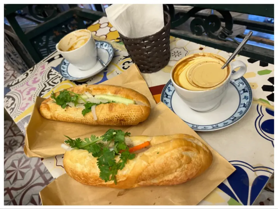 ハノイ旧市街のカフェでバインミー＆エッグコーヒー☕️|ワイントンさん