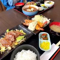 藤増ランチ カルビ✖️エビフライ定食|ちゃ♡さん