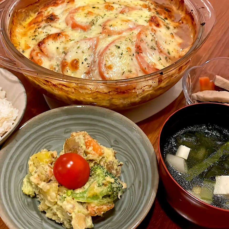 スコップハンバーグ　ポテトサラダ　小松菜と豆腐の中華スープ|とゆあさん