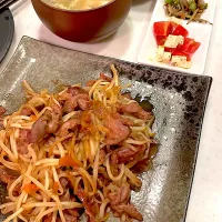 おっさん飯　砂肝野菜炒め　トマト　2日目の豚汁　俺のチンピラ|ひげおやじさん