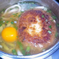 生タマゴ乗せ なめ茸と肉そぼろ入りとろみ付き牛丼風コロッケうどん|darkbaronさん