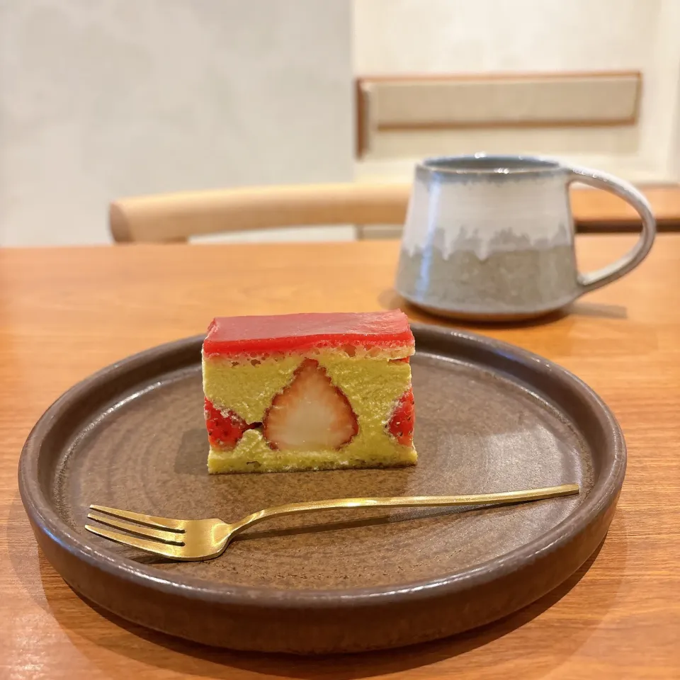 ピスタチオのフレジエとコーヒー|ちゃみこさん