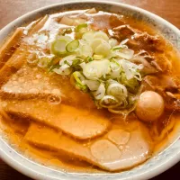 「中華そば　末広」　全部のせラーメン