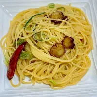 「オイルパスタ」🍝
サラダ🥗自家製フランスパンに
クリームチーズとチリメンジャコのディップを添えて 昼ごはん💦|ばくあんしゃさん