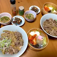 牛丼＊キムチの春雨スープ＊ナッツ入り田作り＊エラグ酸納豆メカブ＊ヨーグルトドリンク|さくたえさん