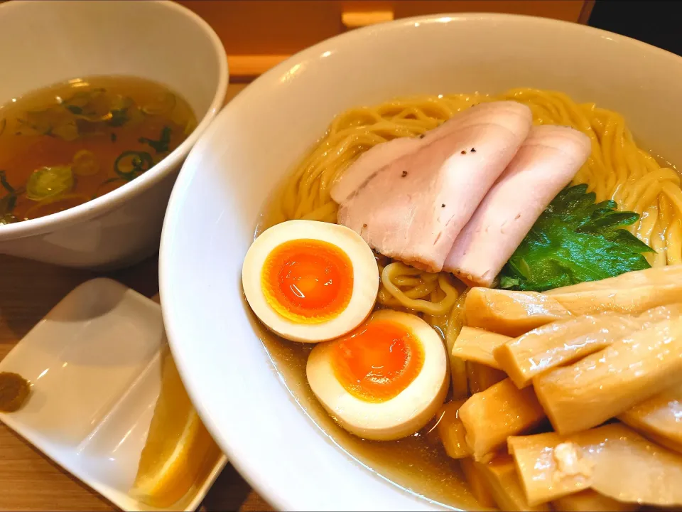 【TRYラーメン大賞2021-2022 新店・しょうゆ部門 5位】 
支那蕎麦 澤田 
昆布水つけ麺 白醤油 (1,150円) 
＋メンマ (200円) 
＠新宿御苑前3分 
(JR新宿駅から徒歩13分) 
25071
〈醤39塩11噌󠄀8タ3昆4出3F3冷0〉|大脇さん
