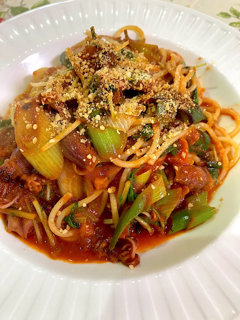 ホタルイカと長ネギのトマトソースパスタ🍝🍅|keitanさん