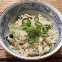 「炊き込みご飯」
豚汁と常備菜を添えて朝ごはん|ばくあんしゃさん