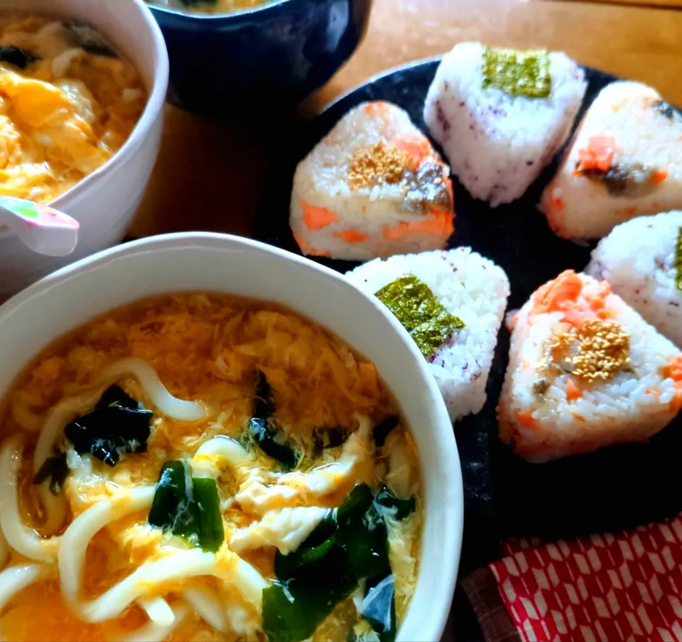 あんかけ卵うどんとおにぎりでお昼ご飯|さらママさん