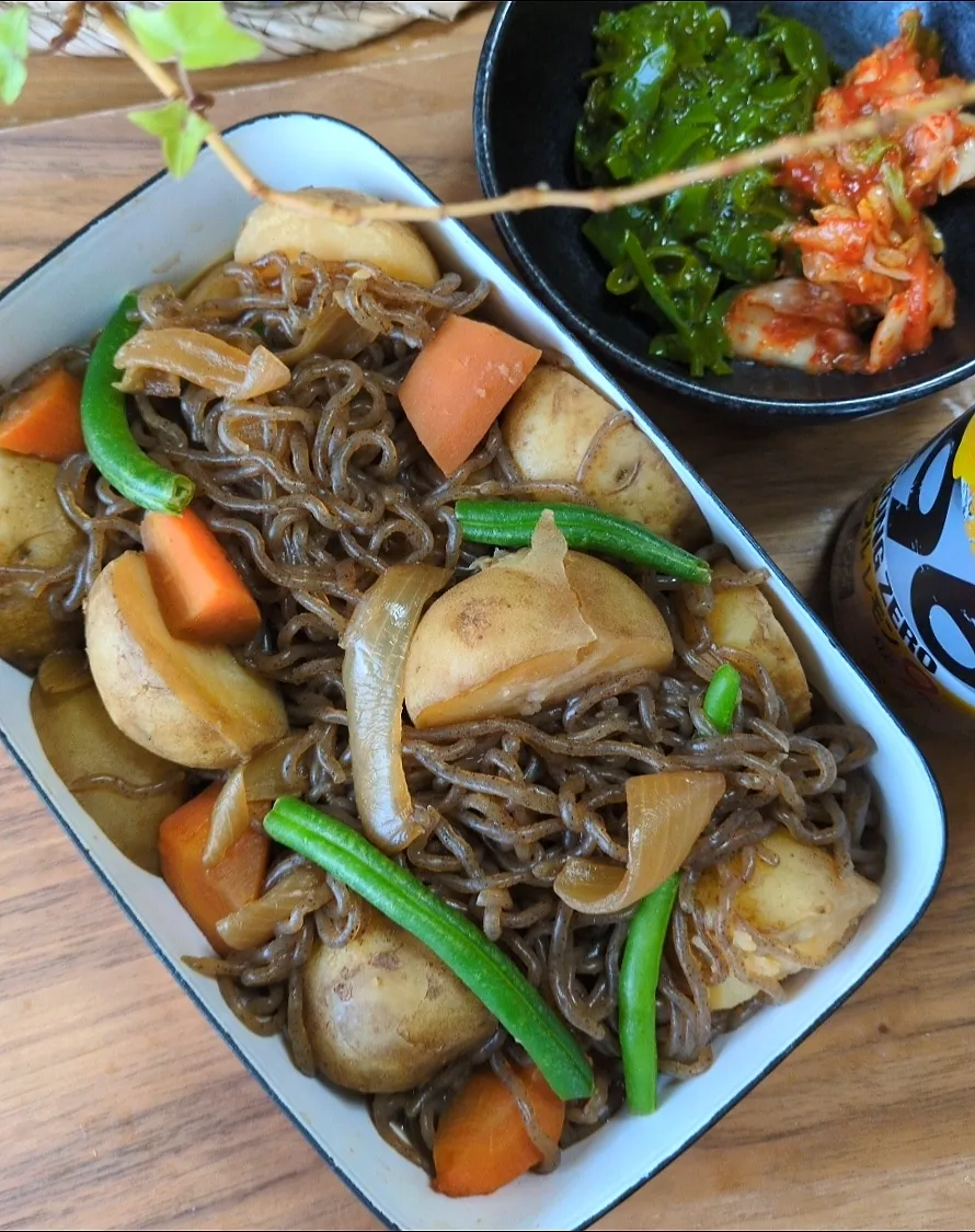 新じゃがと糸こんにゃくの煮物|まりおさん